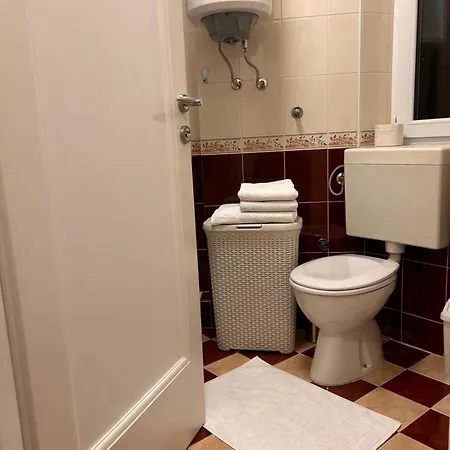 Cozy With Parking Appartamento Zemun